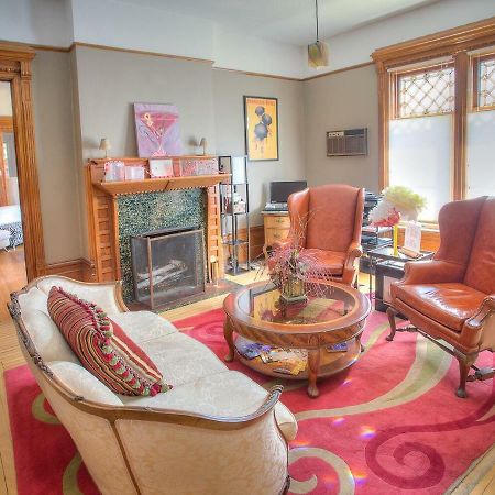M&M Victorian Bed And Breakfast Marinette Esterno foto
