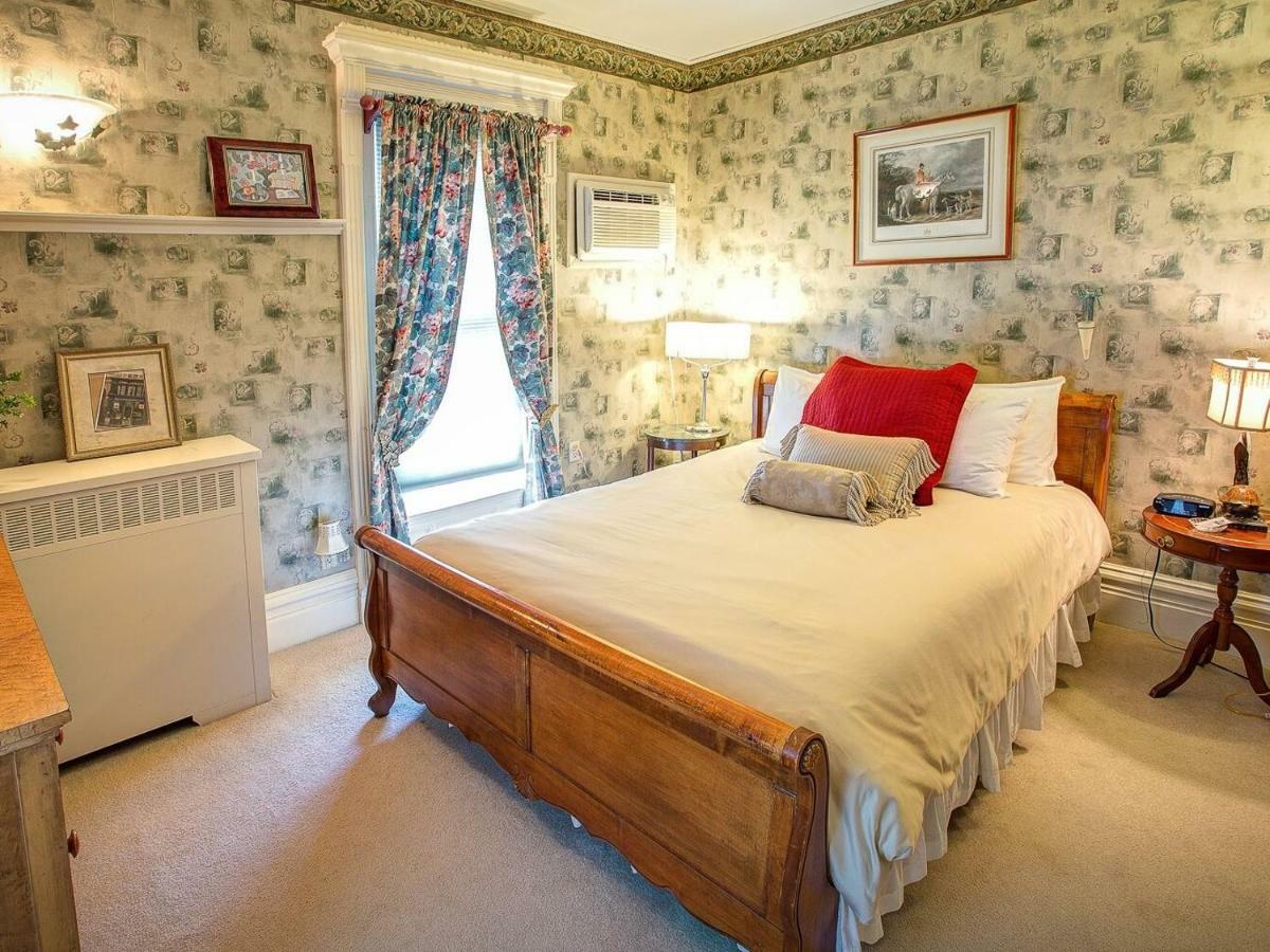M&M Victorian Bed And Breakfast Marinette Esterno foto